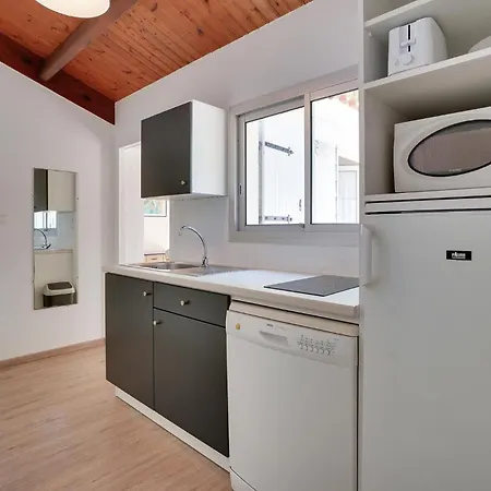 2 Bedroom Gorgeous In Σπίτι διακοπών *