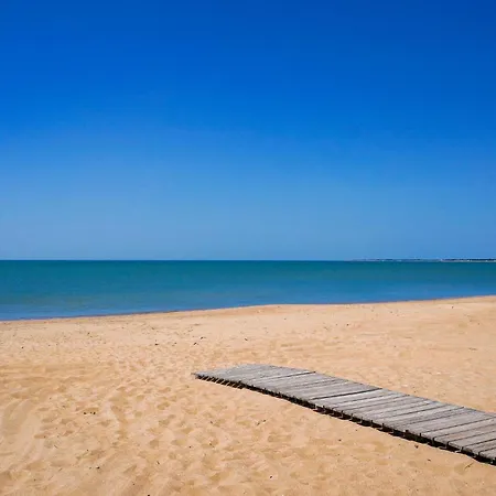 2 Bedroom Gorgeous In * La Faute-sur-Mer